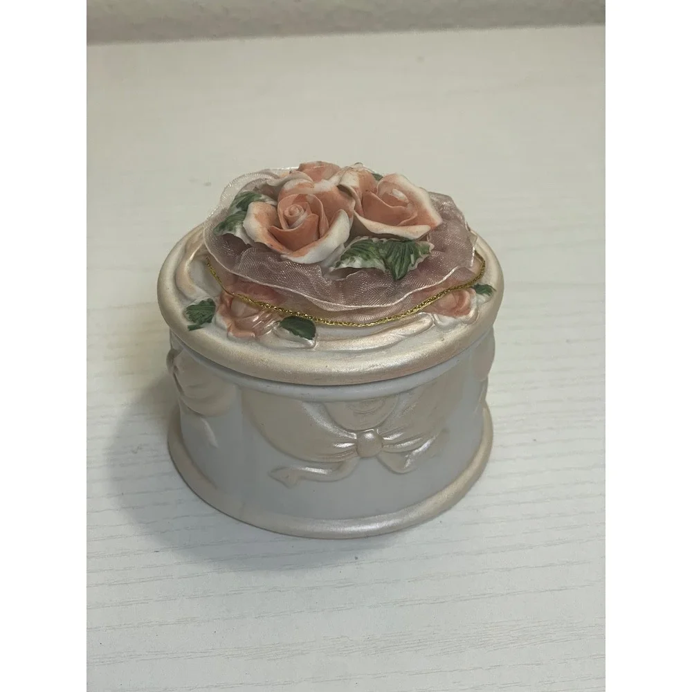 Vintage Ceramic Trinket Box Rose Floral Lace Cordey Jewelry‎ Keepsake Organizer